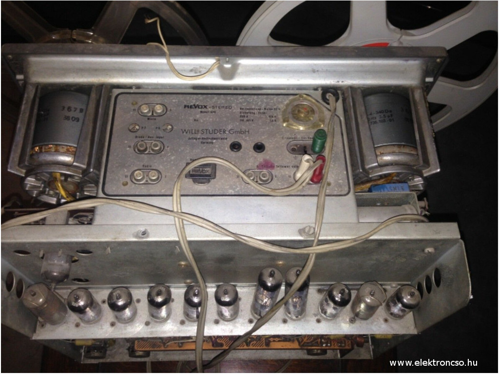 ReVox G36 a magnó hátulról ReVox G36 a magnó hátulról