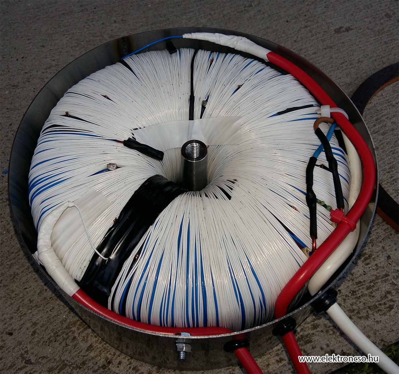 (GU81M PP) a hálózati-toroid kidobozolva