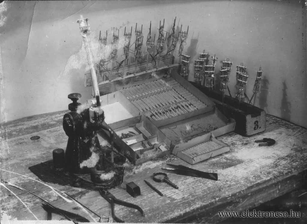 Kézi szerelés a '30-as évekből - lapításos csövek Kézi szerelés a '30-as évekből - lapításos csövek